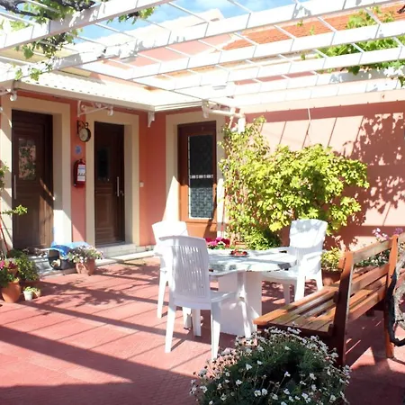 Theos Casa de Férias